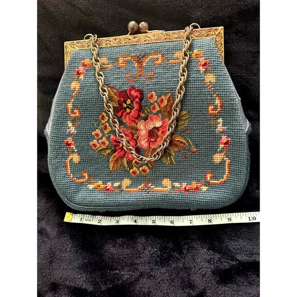 VINTAGE SIXTIES BLUE NEEDLEPOINT BAG W/ CHAIN HANDLE - Picture 2 of 9